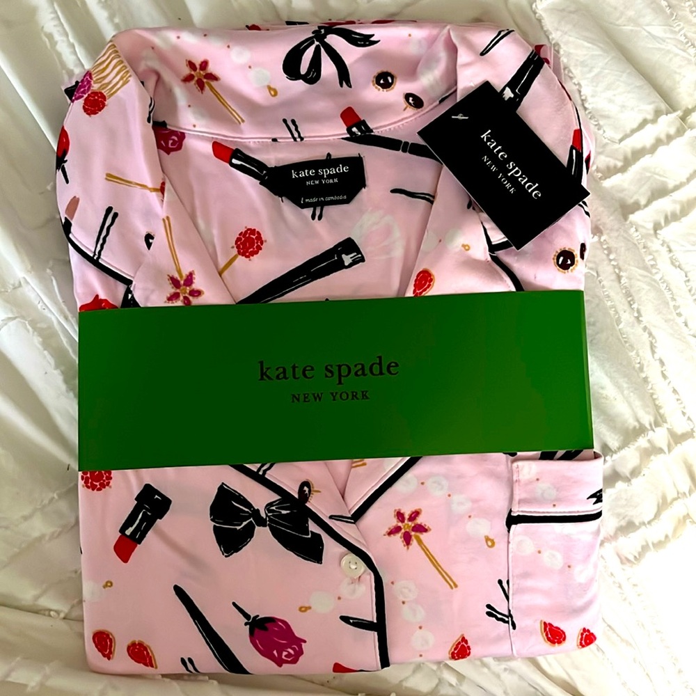 Late Spade soft long sleeve pajamas. New with tags. Never worn. Has a pocket.